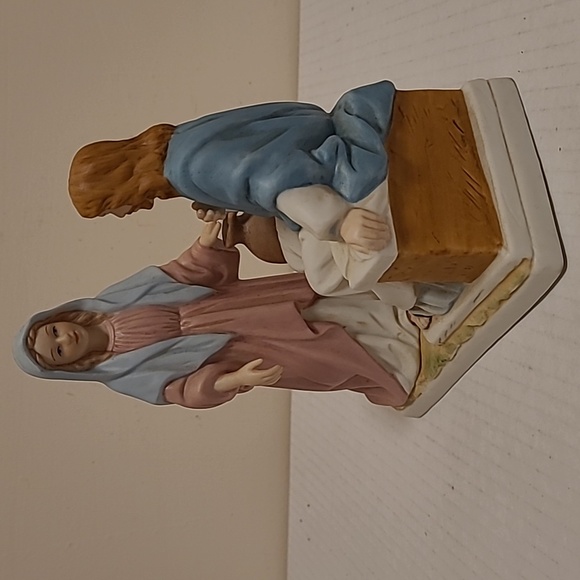 Vintage Home Interior Living Water Figurine - Picture 3 of 16